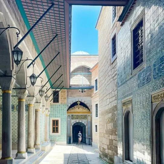 Topkapi Palace & Harem Skip-the-Line Tickets, Audio Guide + Bosphorus Dinner Cruise Combo — photo 2