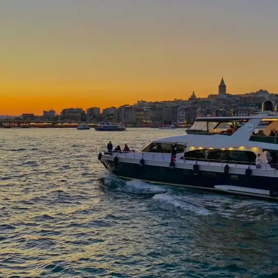 Bosphorus Sunset Yacht Cruise Istanbul with Snacks — photo 4